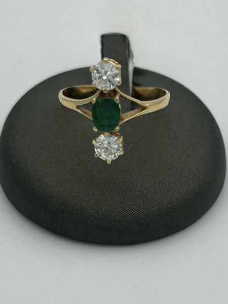 Anillo de oro 18k con esmeralda y diamantes T-B