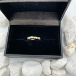 Anillo oro de 18k con diamantes talla brillante