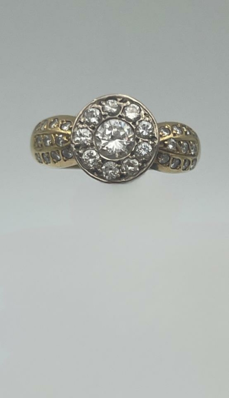 Anillo oro 18k con diamantes talla brillante