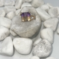 Anillo oro 18k piedra color lila