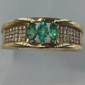 Anillo oro18k con diamantes T-B y esmeraldas